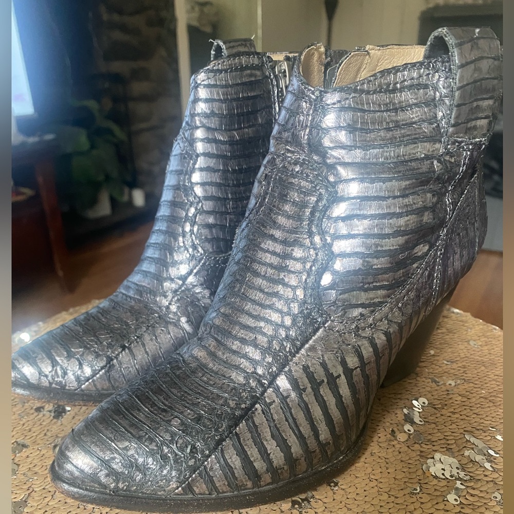 Frye reina metallic snake print bootie size 6